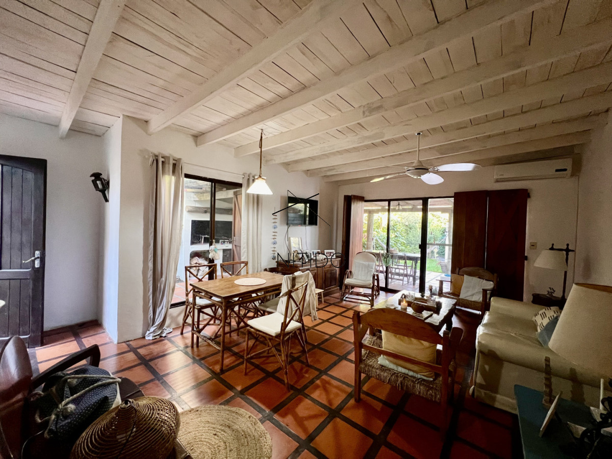 Casa ID.518 - Acogedora casa en alquiler.  En Punta del Este, playa mansa.