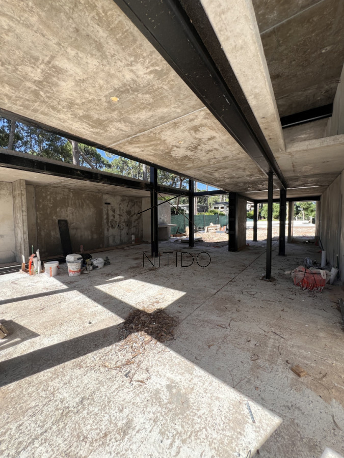 Casa ID.86 - Casa en venta en Solanas Country, construcción de hormigón armado, con piscina climatizada. 