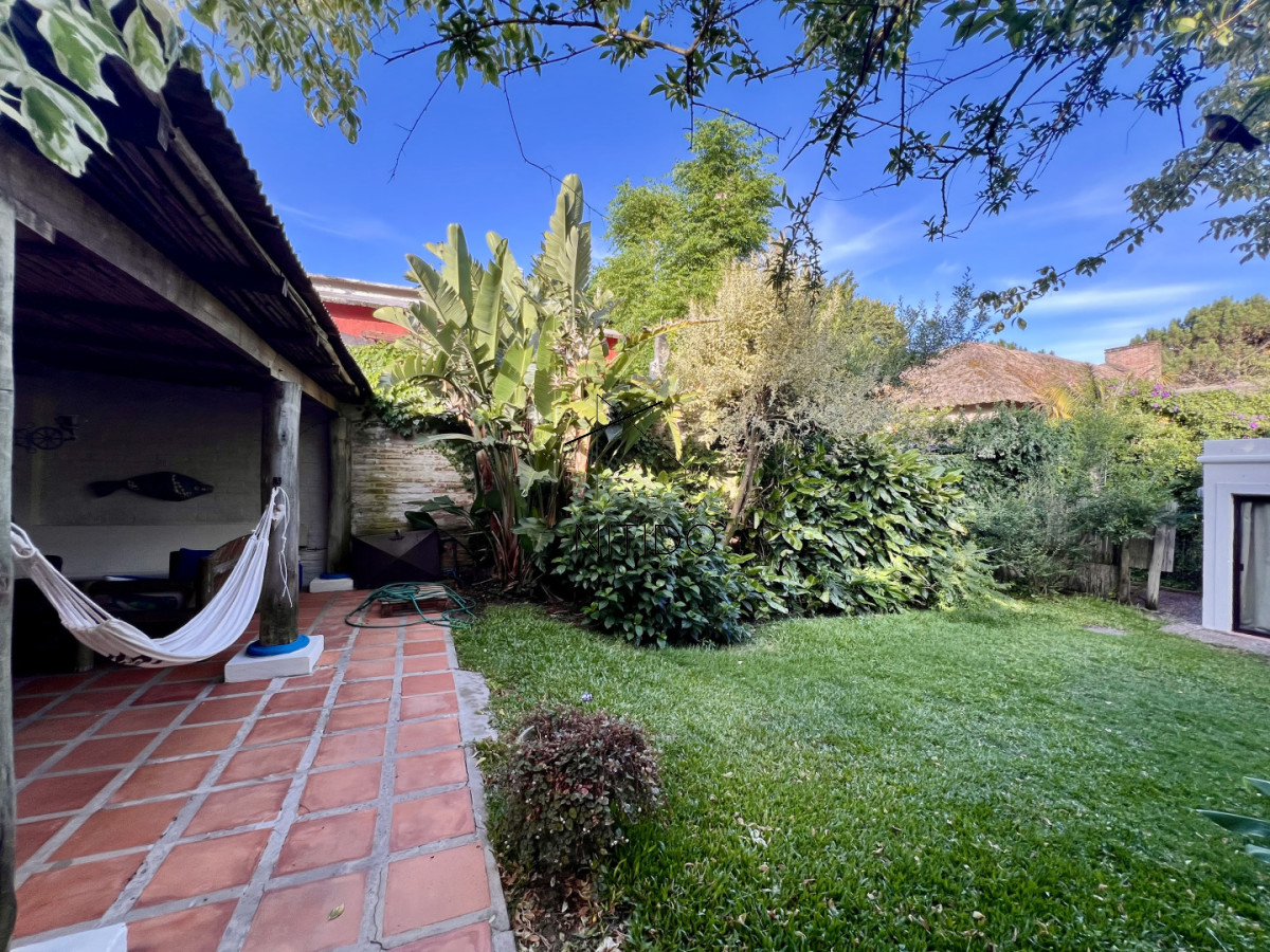 Casa ID.518 - Acogedora casa en alquiler.  En Punta del Este, playa mansa.