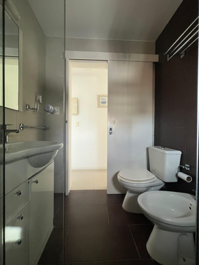 Apartamento ID.201 - Exclusivo apartamento de 2 dormitorios con parrillero propio. Punta del Este. 