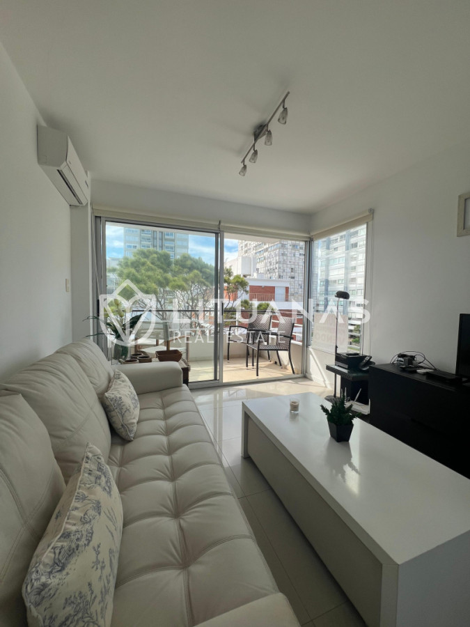 Apartamento ID.115 - Exclusivo apartamento de 2 dormitorios con parrillero propio. Punta del Este. 