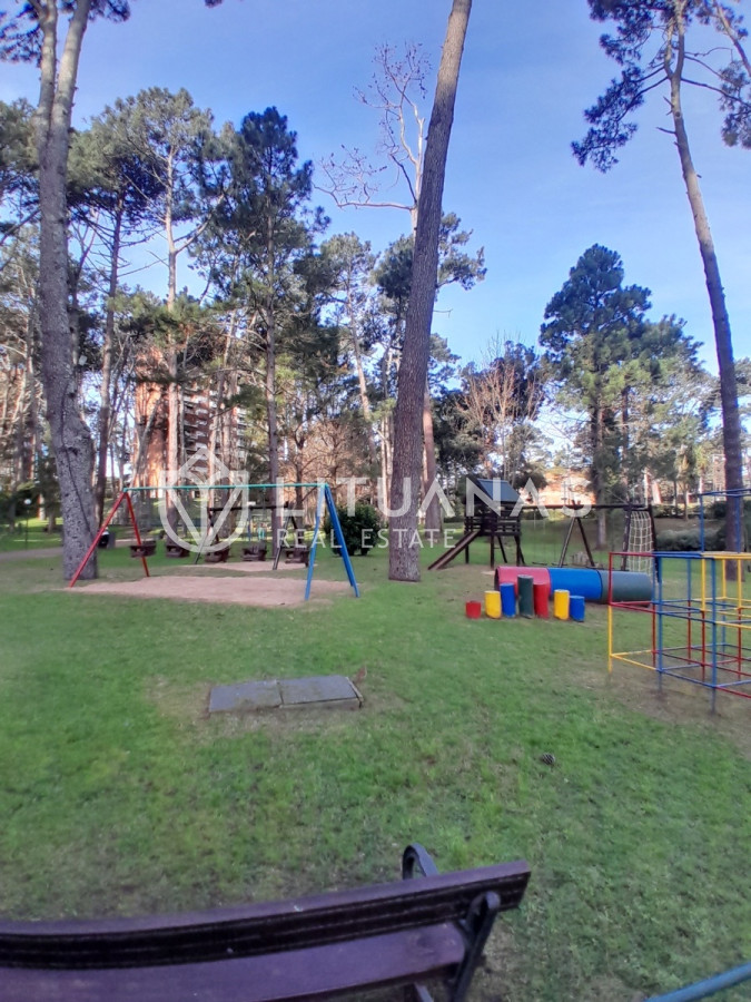 Apartamento ID.111 - Apartamento en venta de 1 dormitorio y medio. Playa mansa. Punta del Este.