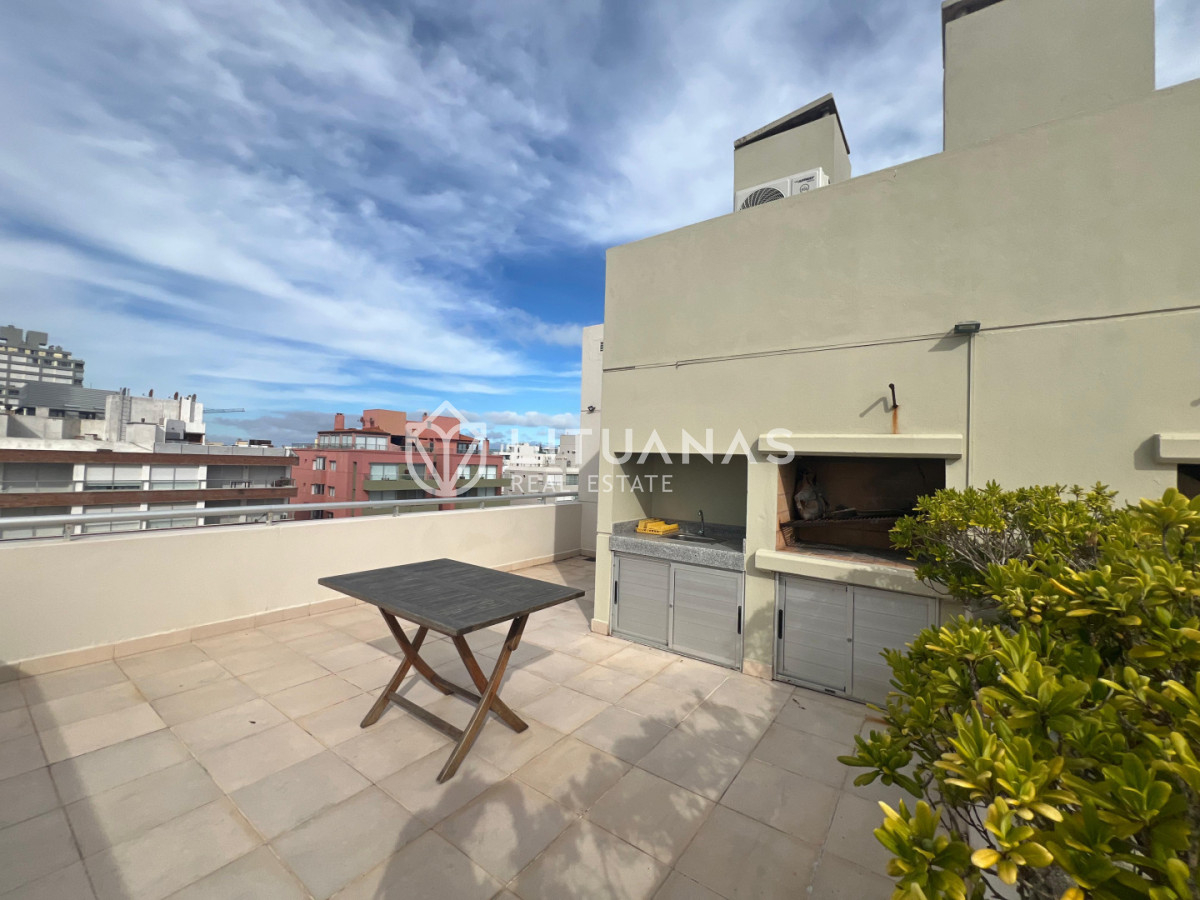 Apartamento ID.115 - Exclusivo apartamento de 2 dormitorios con parrillero propio. Punta del Este. 