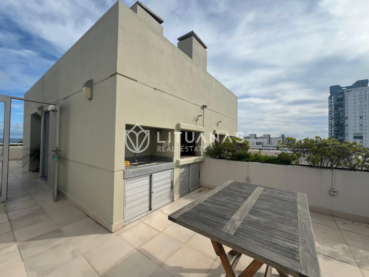 Apartamento ID.115 - Exclusivo apartamento de 2 dormitorios con parrillero propio. Punta del Este. 