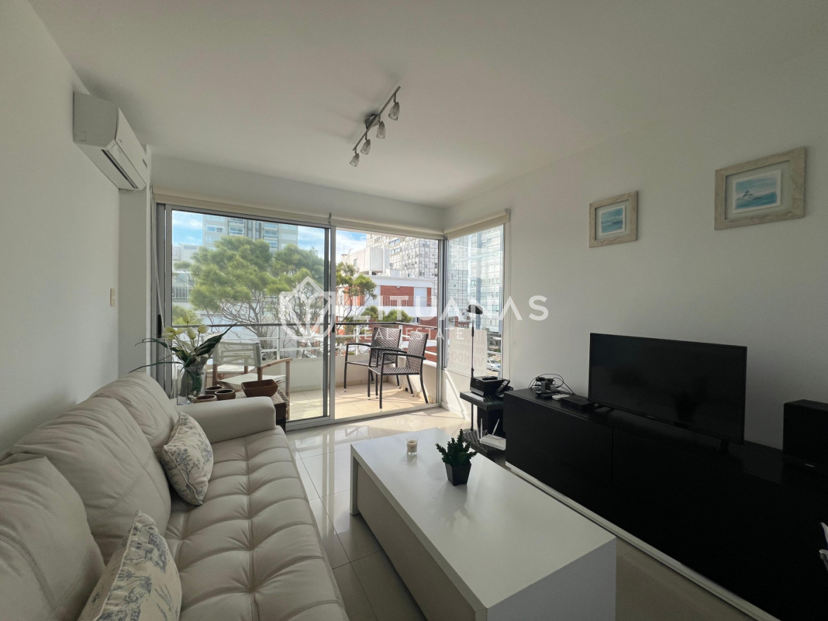 Apartamento ID.115 - Exclusivo apartamento de 2 dormitorios con parrillero propio. Punta del Este. 