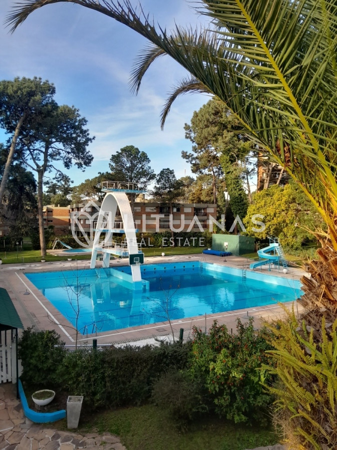 Apartamento ID.111 - Apartamento en venta de 1 dormitorio y medio. Playa mansa. Punta del Este.