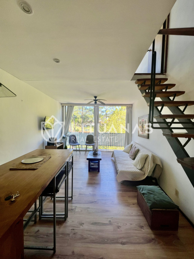 Apartamento ID.111 - Apartamento en venta de 1 dormitorio y medio. Playa mansa. Punta del Este.