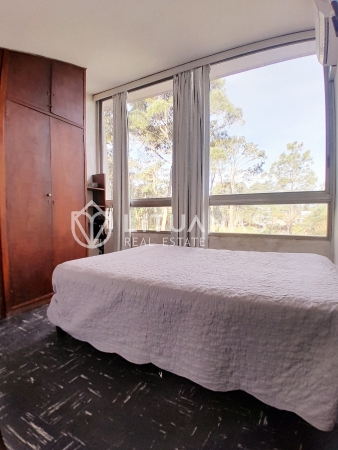 Apartamento ID.111 - Apartamento en venta de 1 dormitorio y medio. Playa mansa. Punta del Este.