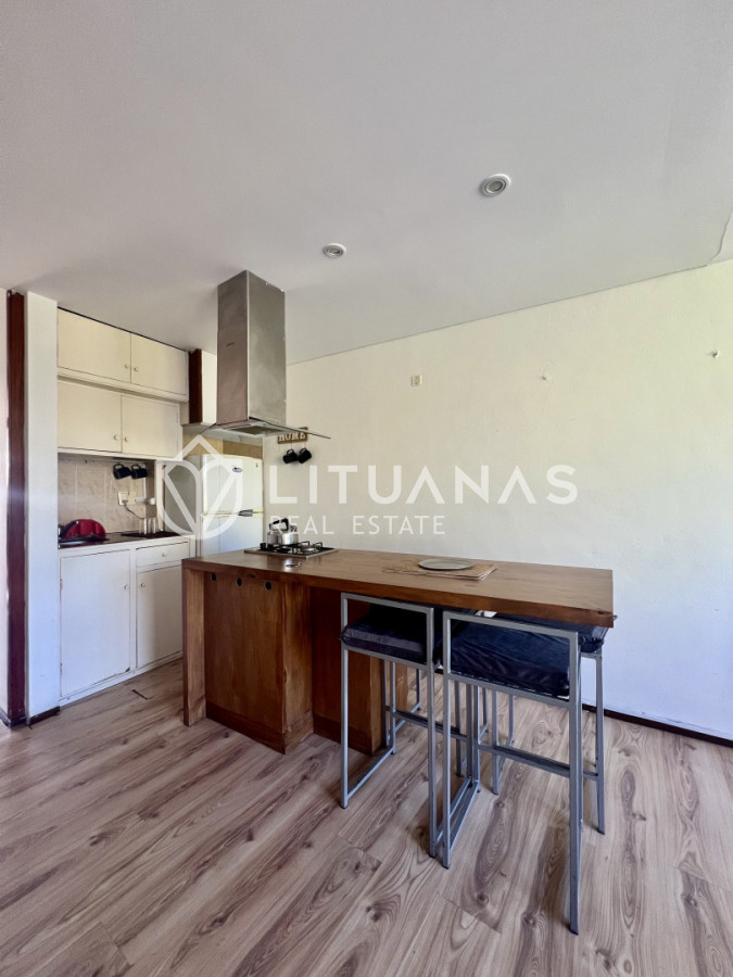 Apartamento ID.111 - Apartamento en venta de 1 dormitorio y medio. Playa mansa. Punta del Este.