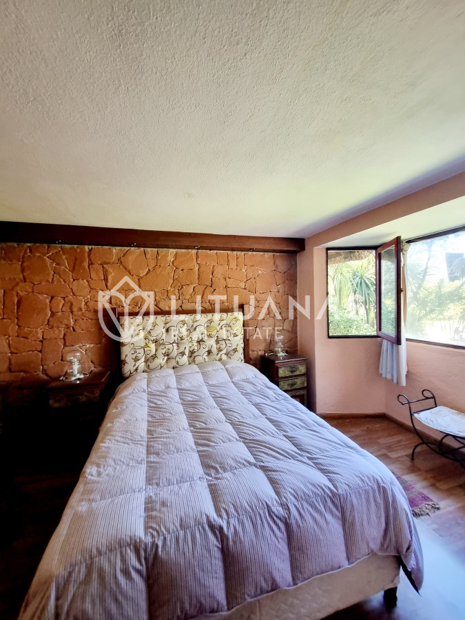 Casa ID.130 - Amplia casa de construcción tradicional, EN VENTA! 4 dormitorios. Piscina y 2 barbacoas.
