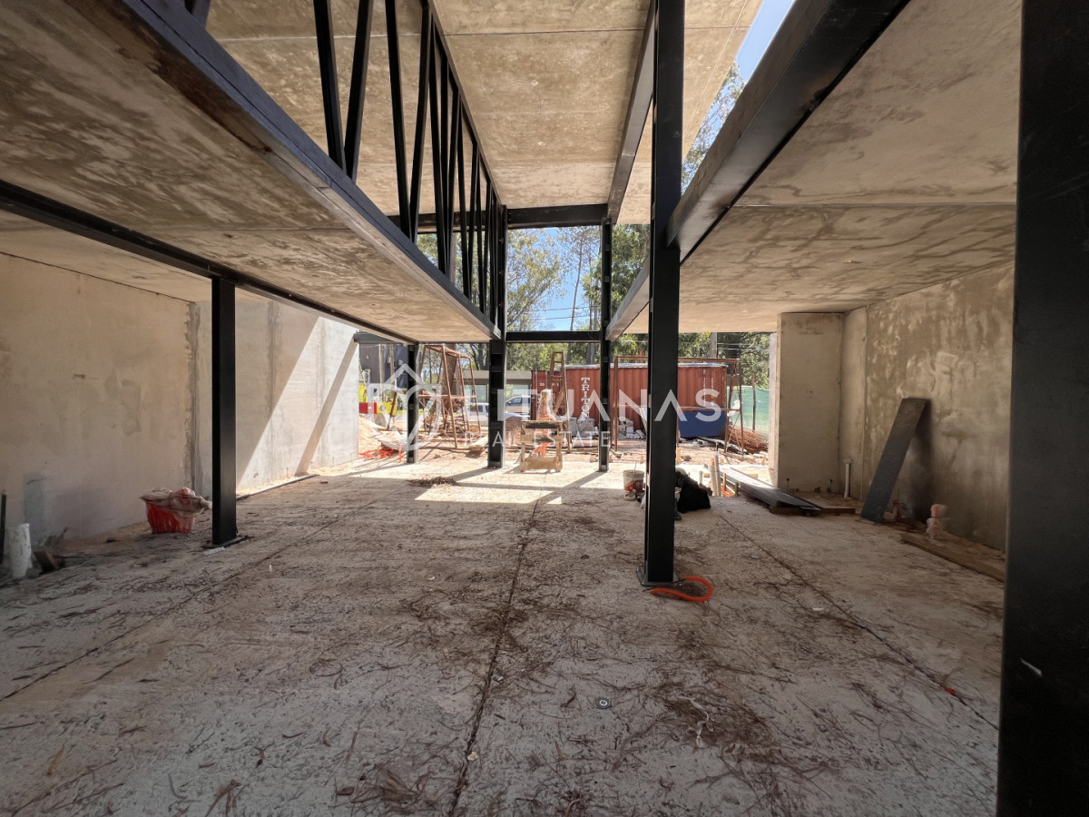 Casa ID.132 - Casa en venta en Solanas Country, construcción de hormigón armado, con piscina. 
