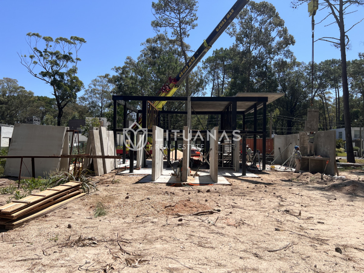 Casa ID.132 - Casa en venta en Solanas Country, construcción de hormigón armado, con piscina. 