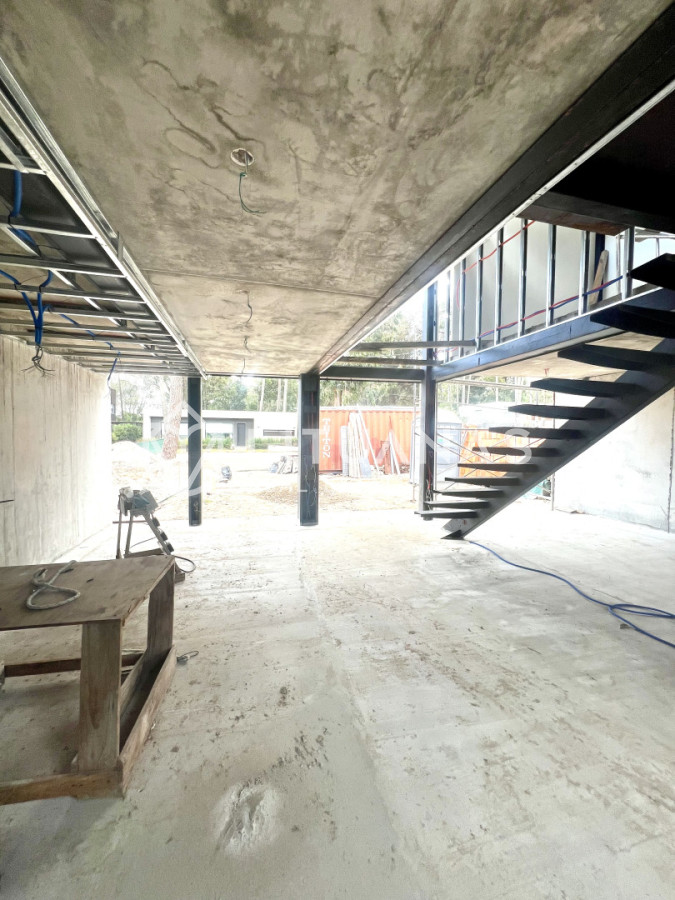 Casa ID.132 - Casa en venta en Solanas Country, construcción de hormigón armado, con piscina. 
