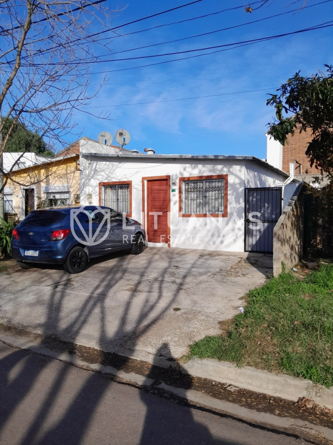 Casa ID.112 - Casa remodelada en venta, 2 dormitorios y 2 baños, con barbacoa. 