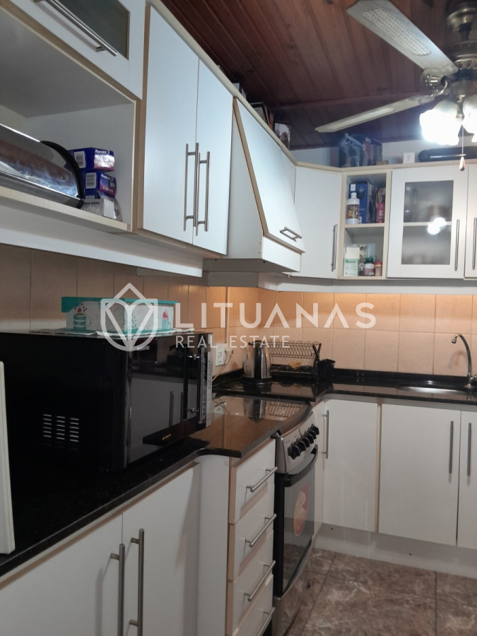 Casa ID.112 - Casa remodelada en venta, 2 dormitorios y 2 baños, con barbacoa. 