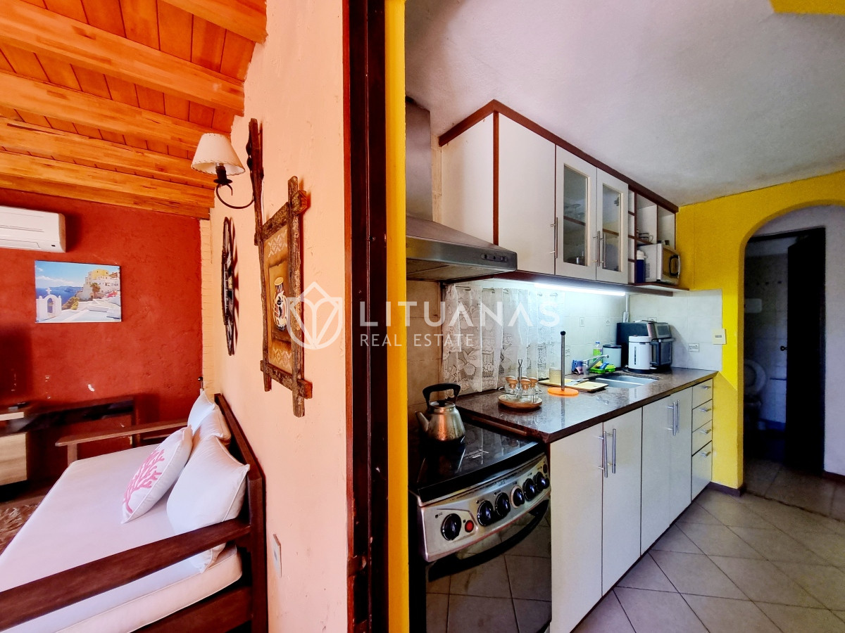 Casa ID.130 - Amplia casa de construcción tradicional, EN VENTA! 4 dormitorios. Piscina y 2 barbacoas.