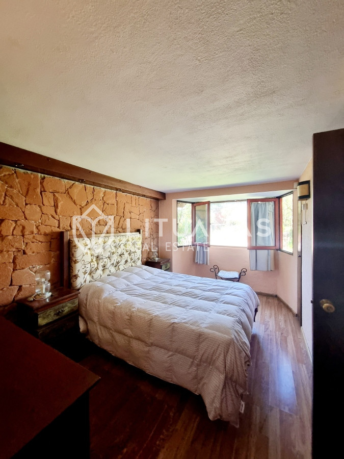 Casa ID.130 - Amplia casa de construcción tradicional, EN VENTA! 4 dormitorios. Piscina y 2 barbacoas.
