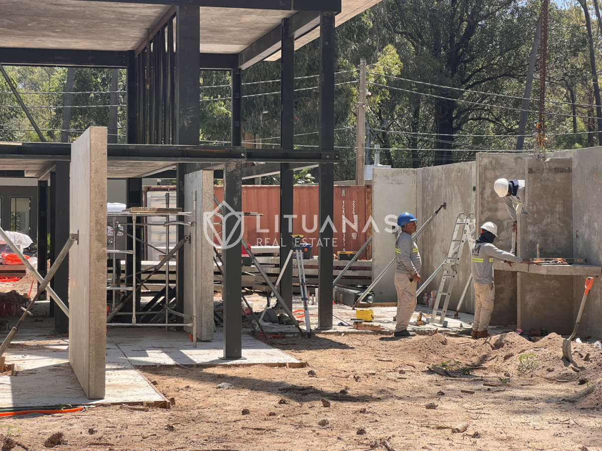 Casa ID.132 - Casa en venta en Solanas Country, construcción de hormigón armado, con piscina. 