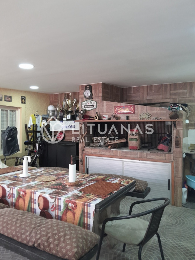 Casa ID.112 - Casa remodelada en venta, 2 dormitorios y 2 baños, con barbacoa. 