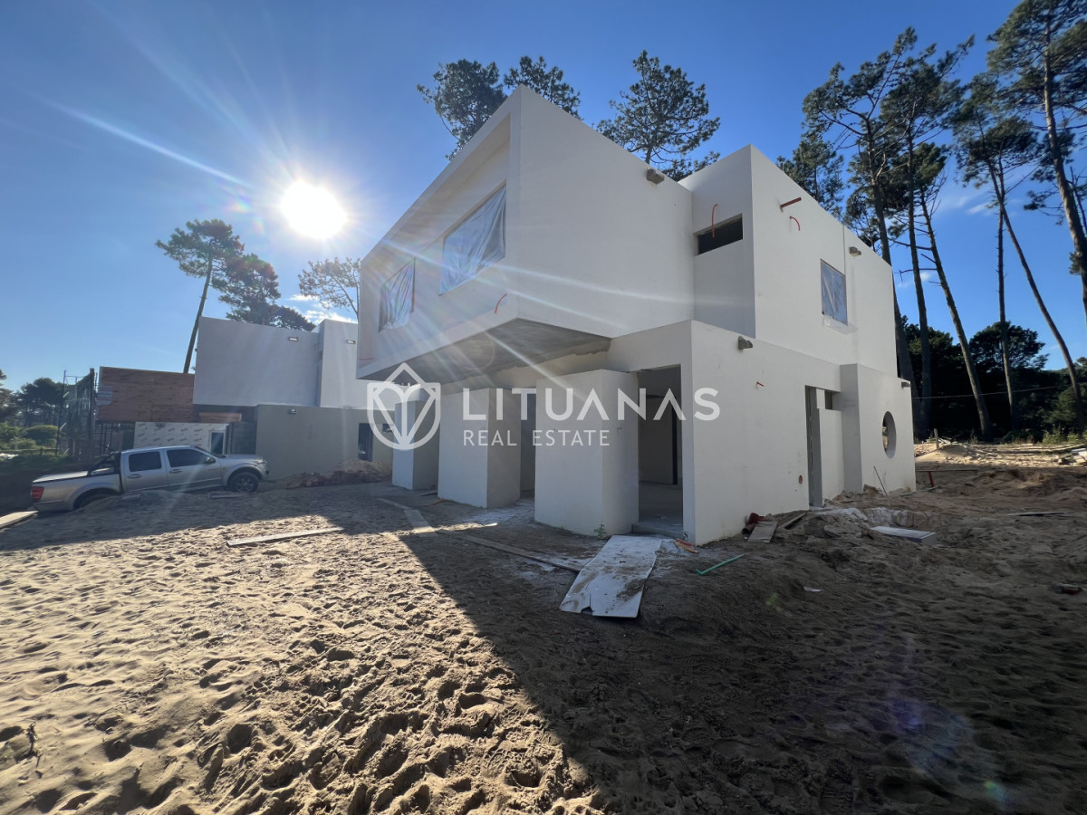 Casa ID.134 - Casa a estrenar en Pinares. Punta del Este 