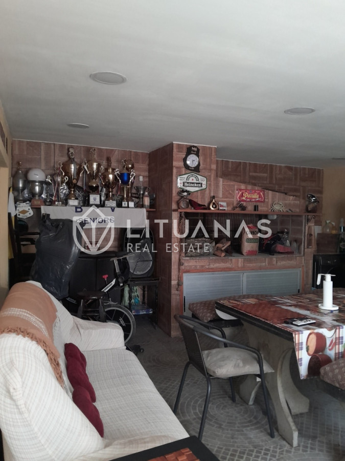 Casa ID.112 - Casa remodelada en venta, 2 dormitorios y 2 baños, con barbacoa. 