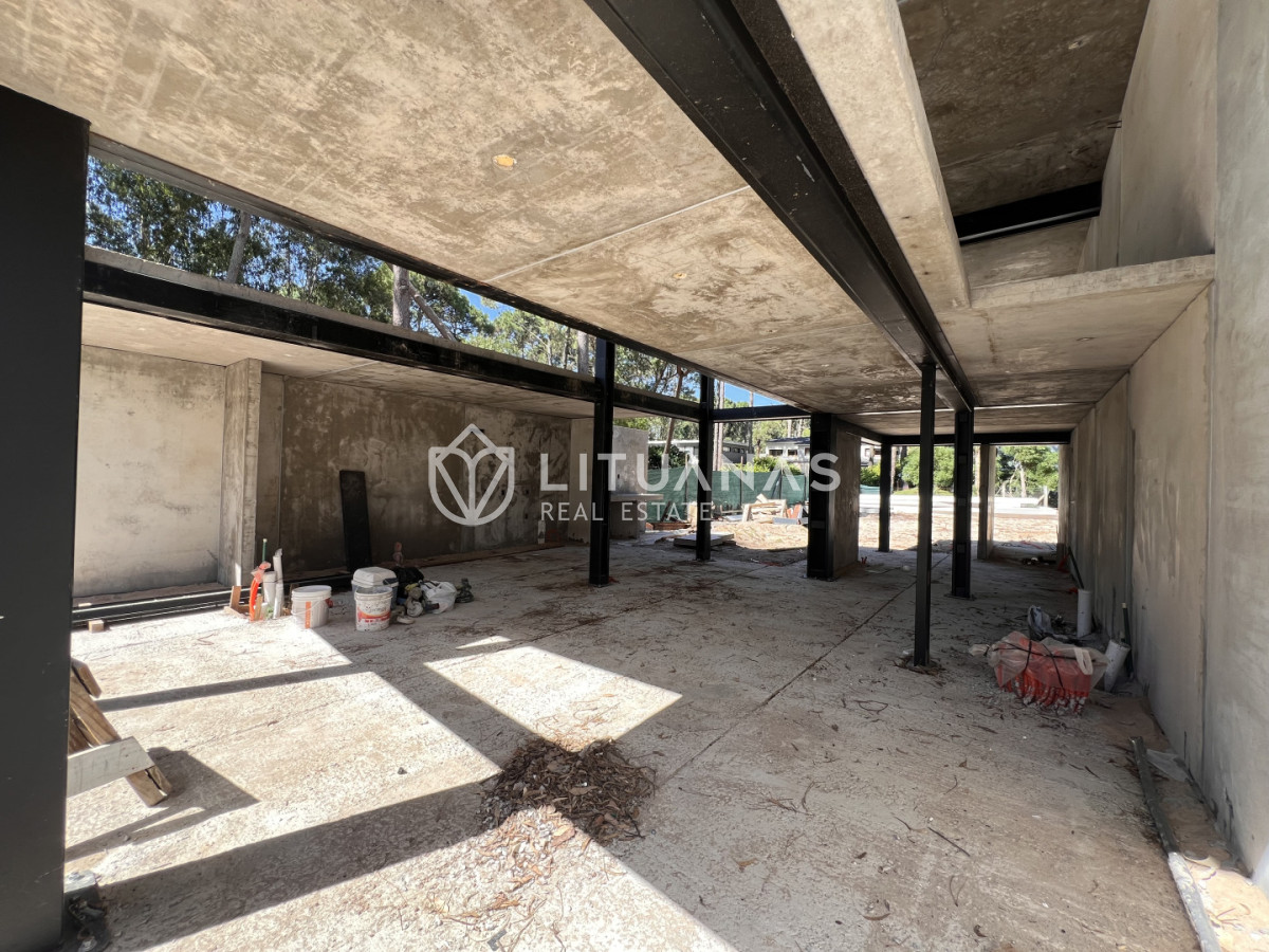 Casa ID.132 - Casa en venta en Solanas Country, construcción de hormigón armado, con piscina. 