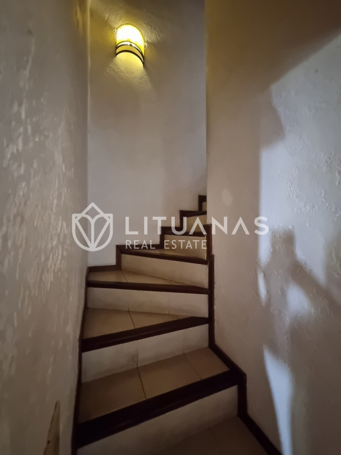 Casa ID.130 - Amplia casa de construcción tradicional, EN VENTA! 4 dormitorios. Piscina y 2 barbacoas.