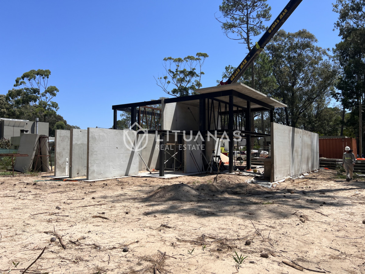 Casa ID.132 - Casa en venta en Solanas Country, construcción de hormigón armado, con piscina. 