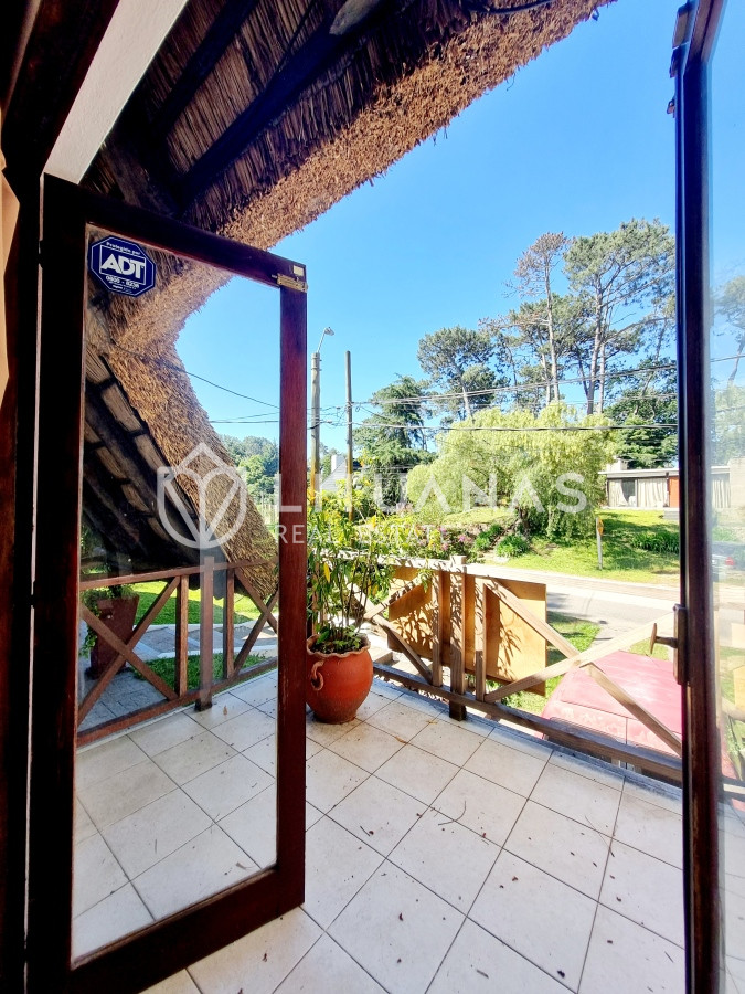 Casa ID.130 - Amplia casa de construcción tradicional, EN VENTA! 4 dormitorios. Piscina y 2 barbacoas.