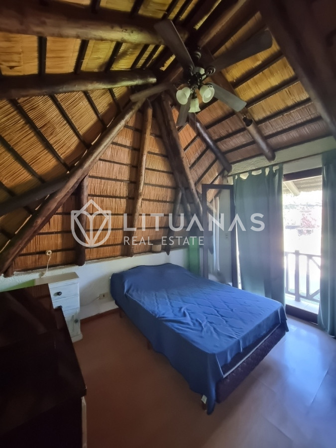 Casa ID.130 - Amplia casa de construcción tradicional, EN VENTA! 4 dormitorios. Piscina y 2 barbacoas.