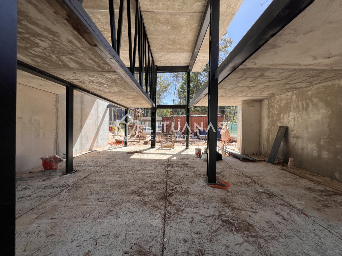 Casa ID.132 - Casa en venta en Solanas Country, construcción de hormigón armado, con piscina. 