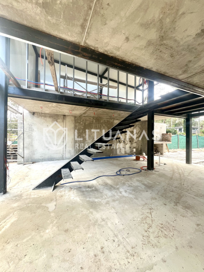 Casa ID.132 - Casa en venta en Solanas Country, construcción de hormigón armado, con piscina. 