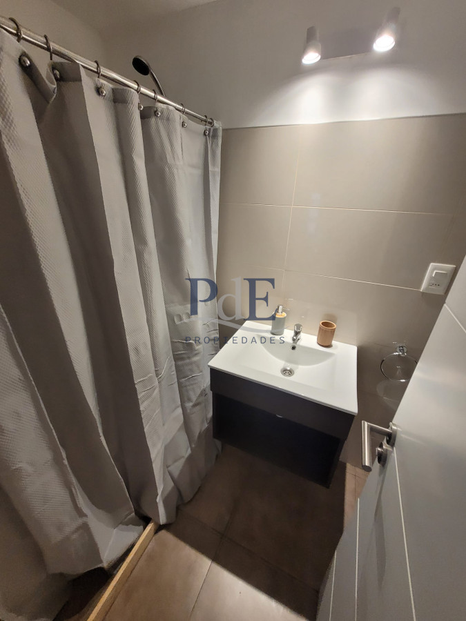 Amplio apartamento de 3 dormitorios y 2 baños, ideal para vivir todo el año o para renta. - Imagen 20