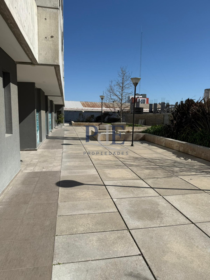 Amplio apartamento de 3 dormitorios y 2 baños, ideal para vivir todo el año o para renta. - Imagen 30