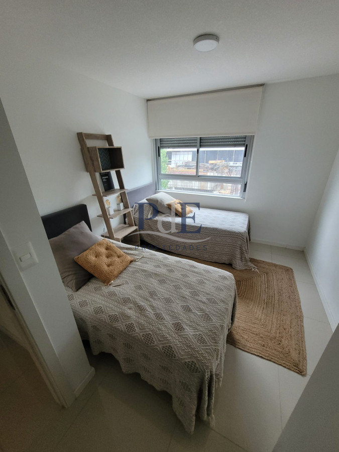 Amplio apartamento de 3 dormitorios y 2 baños, ideal para vivir todo el año o para renta. - Imagen 15