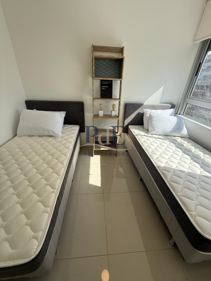 Amplio apartamento de 3 dormitorios y 2 baños, ideal para vivir todo el año o para renta. - Imagen 11