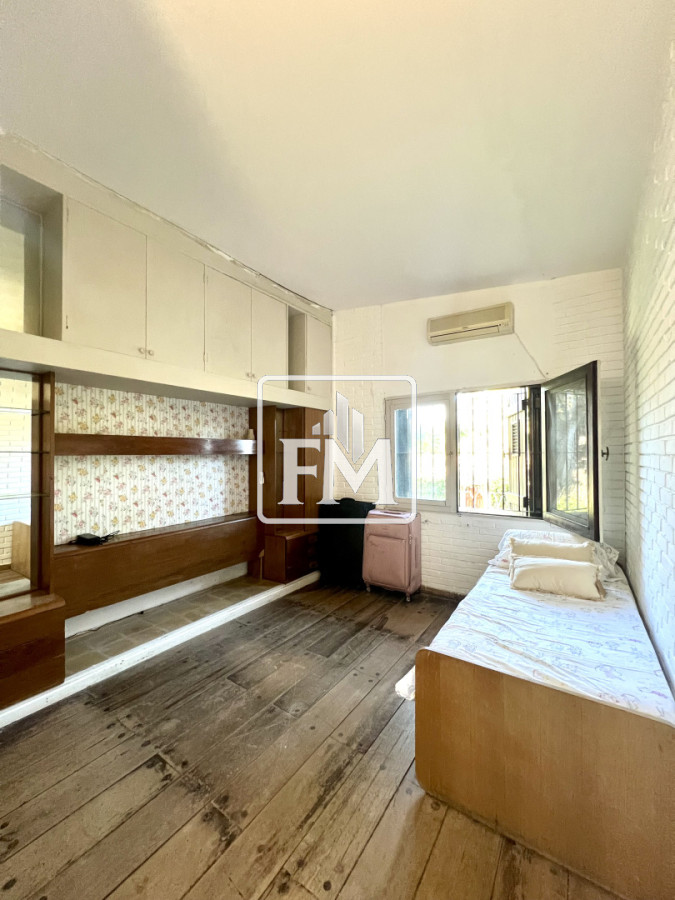 Casa ID.48 - Amplia casa en Cantegril, Punta del Este. 509m2 construidos y 2000 de terreno.