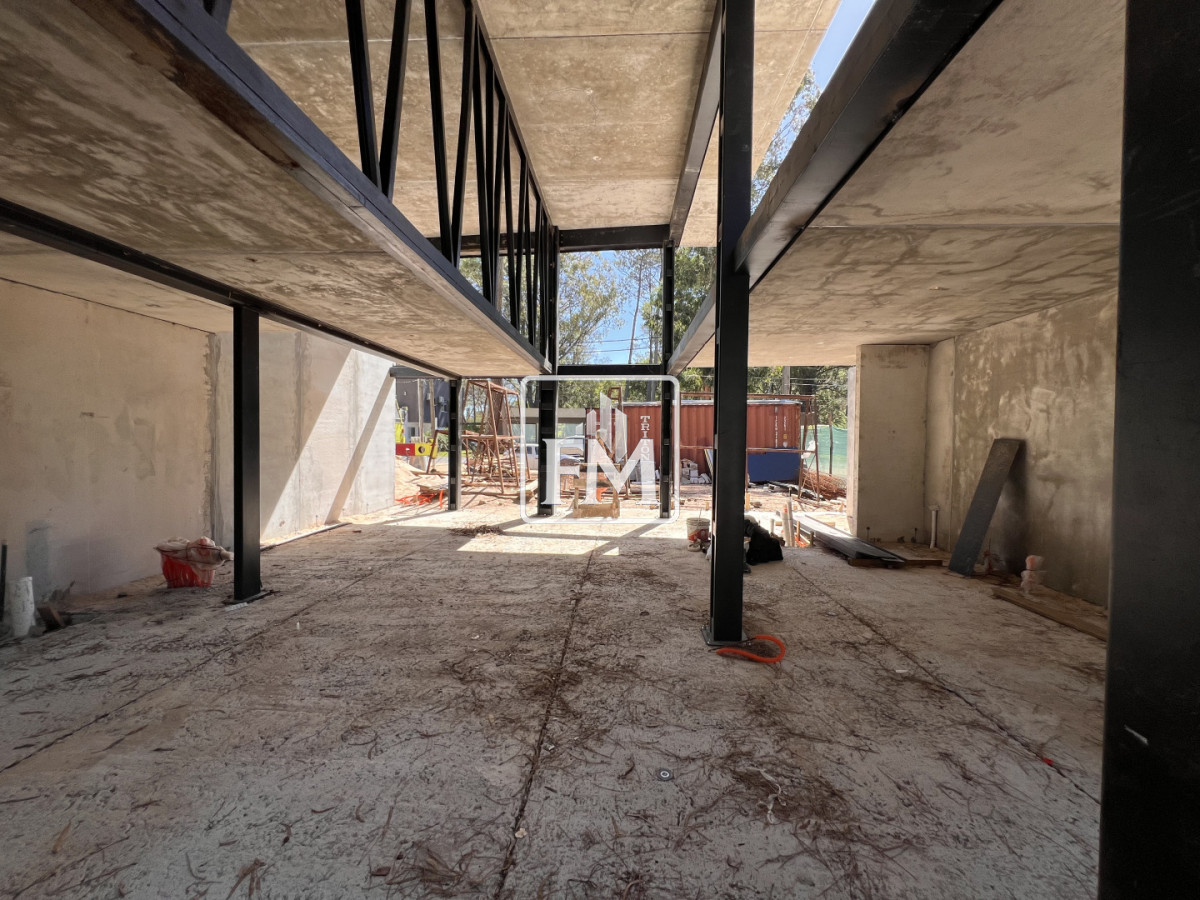 Casa ID.51 - Casa en venta en Solanas Country, construcción de hormigón armado, con piscina. 