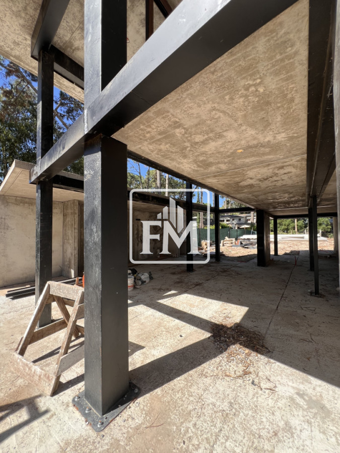 Casa ID.51 - Casa en venta en Solanas Country, construcción de hormigón armado, con piscina. 