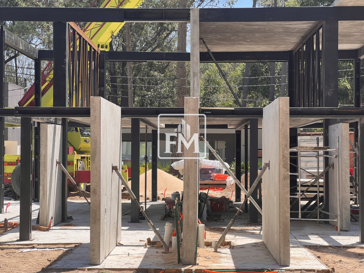 Casa ID.51 - Casa en venta en Solanas Country, construcción de hormigón armado, con piscina. 