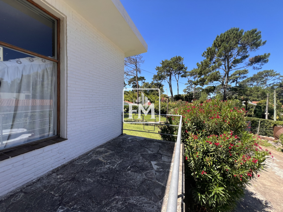 Casa ID.48 - Amplia casa en Cantegril, Punta del Este. 509m2 construidos y 2000 de terreno.