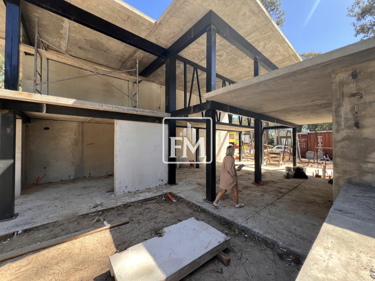 Casa ID.51 - Casa en venta en Solanas Country, construcción de hormigón armado, con piscina. 