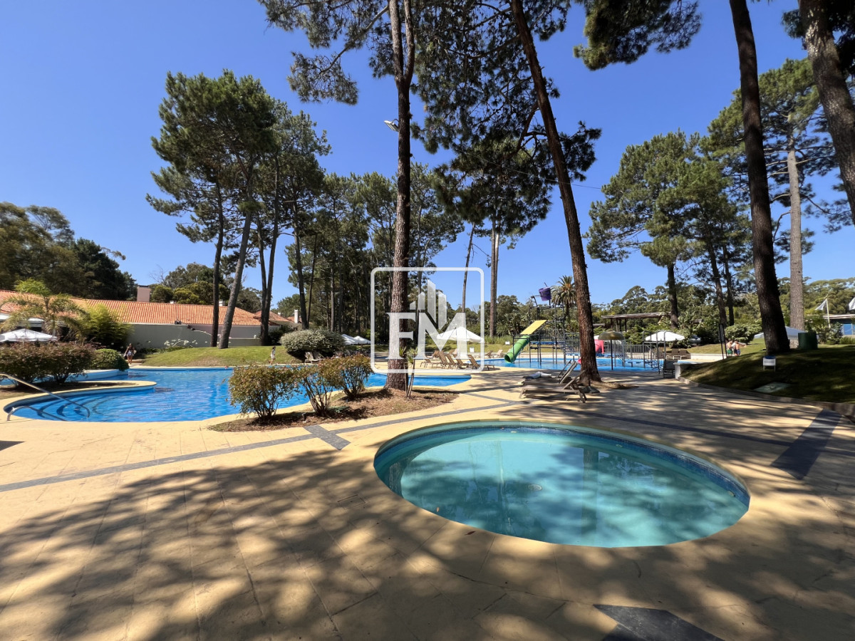 Casa ID.51 - Casa en venta en Solanas Country, construcción de hormigón armado, con piscina. 