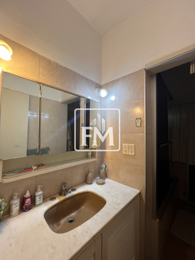 Casa ID.48 - Amplia casa en Cantegril, Punta del Este. 509m2 construidos y 2000 de terreno.