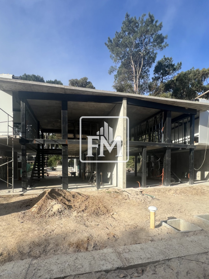 Casa ID.51 - Casa en venta en Solanas Country, construcción de hormigón armado, con piscina. 