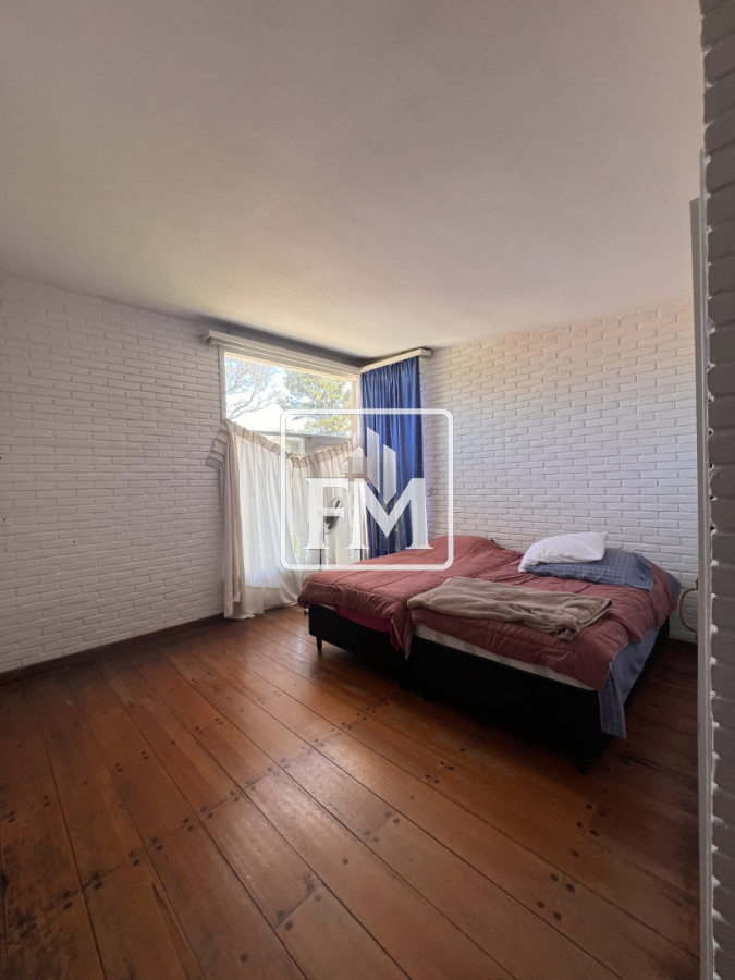 Casa ID.48 - Amplia casa en Cantegril, Punta del Este. 509m2 construidos y 2000 de terreno.