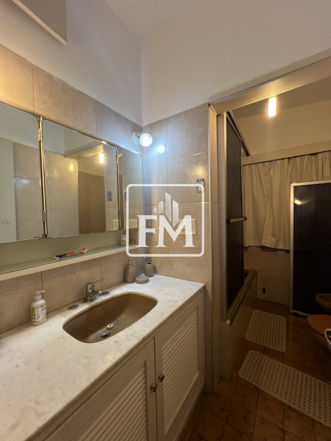 Casa ID.48 - Amplia casa en Cantegril, Punta del Este. 509m2 construidos y 2000 de terreno.