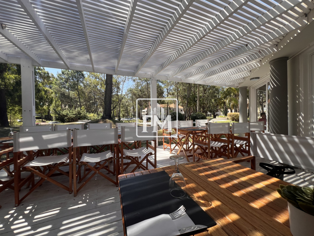 Casa ID.51 - Casa en venta en Solanas Country, construcción de hormigón armado, con piscina. 