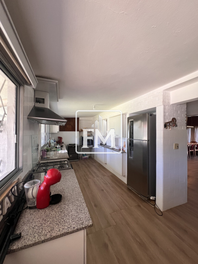 Casa ID.48 - Amplia casa en Cantegril, Punta del Este. 509m2 construidos y 2000 de terreno.