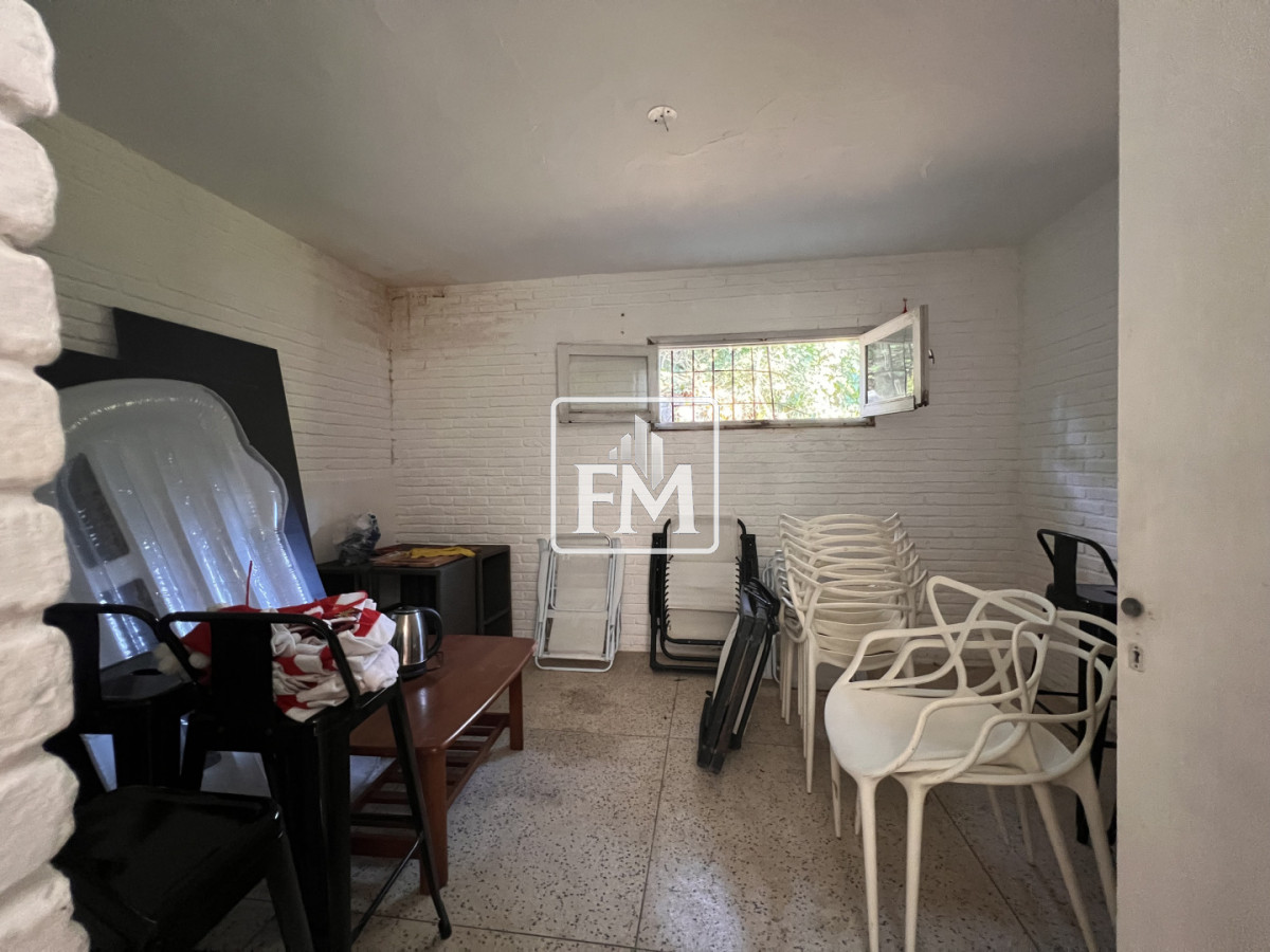 Casa ID.48 - Amplia casa en Cantegril, Punta del Este. 509m2 construidos y 2000 de terreno.